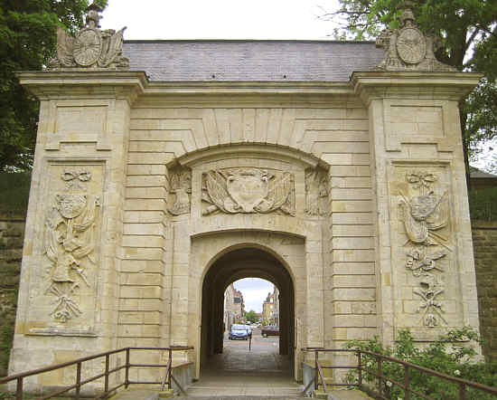 Longwy, Porte de France von 1683, das Wahrzeichen der Stadt.