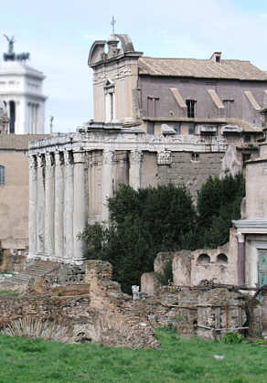 Forum Romanum, Tempel des Antoninus Pius