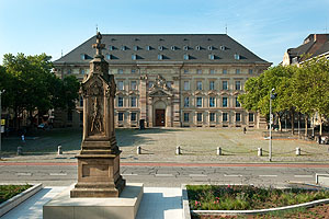 Museum Zeughaus, eines der Gebäude der Reiss-Engelhorn-Museen in Mannheim, Frontansicht.